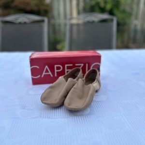 Capezio Kids Cream Jazz Slippers Size 7M